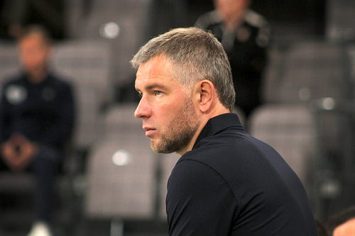 Соперник очень здорово играет в обороне